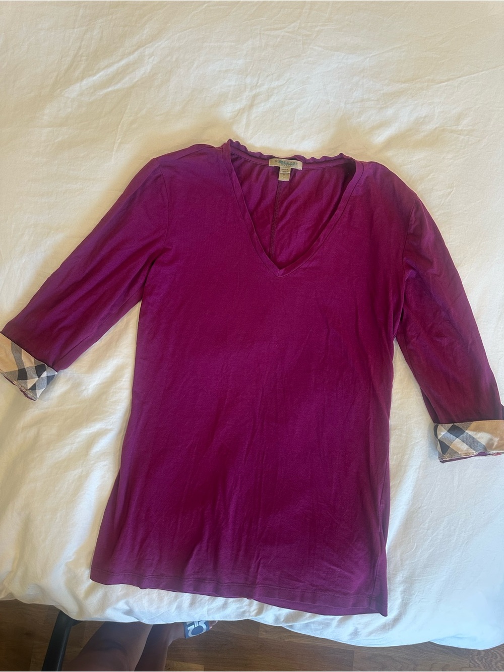 Women's Burberry V‑Neck 3/4 Sleeve Top in Magenta